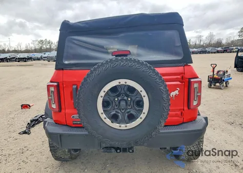 2023 Ford Bronco Base z USA, uszkodzony, nr VIN 1FMEE5DH8PLB33825